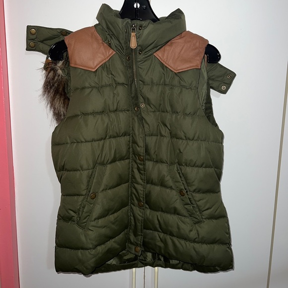H&M Green Puffer Vest with removable & adjustable hood. - Picture 3 of 11